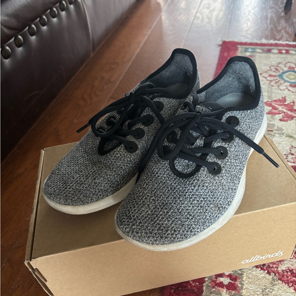 Women’s Allbirds size 8 Tree Runners in Blizzard/Natural Black